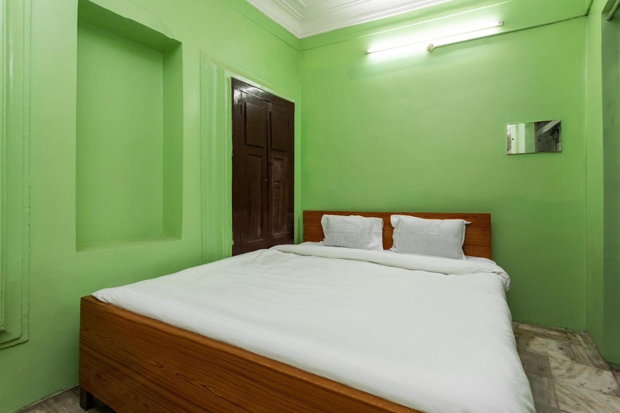 Spot On Hotel Sawera Індаур Екстер'єр фото