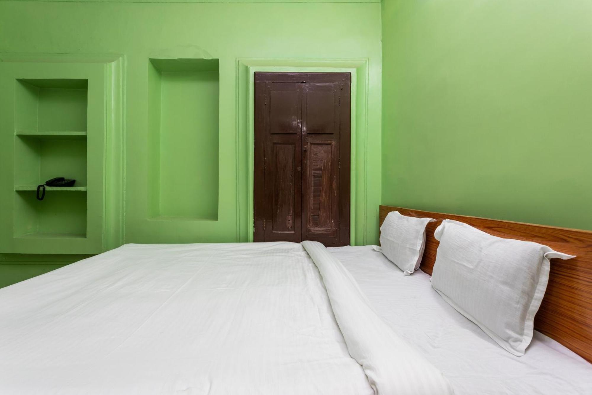Spot On Hotel Sawera Індаур Екстер'єр фото