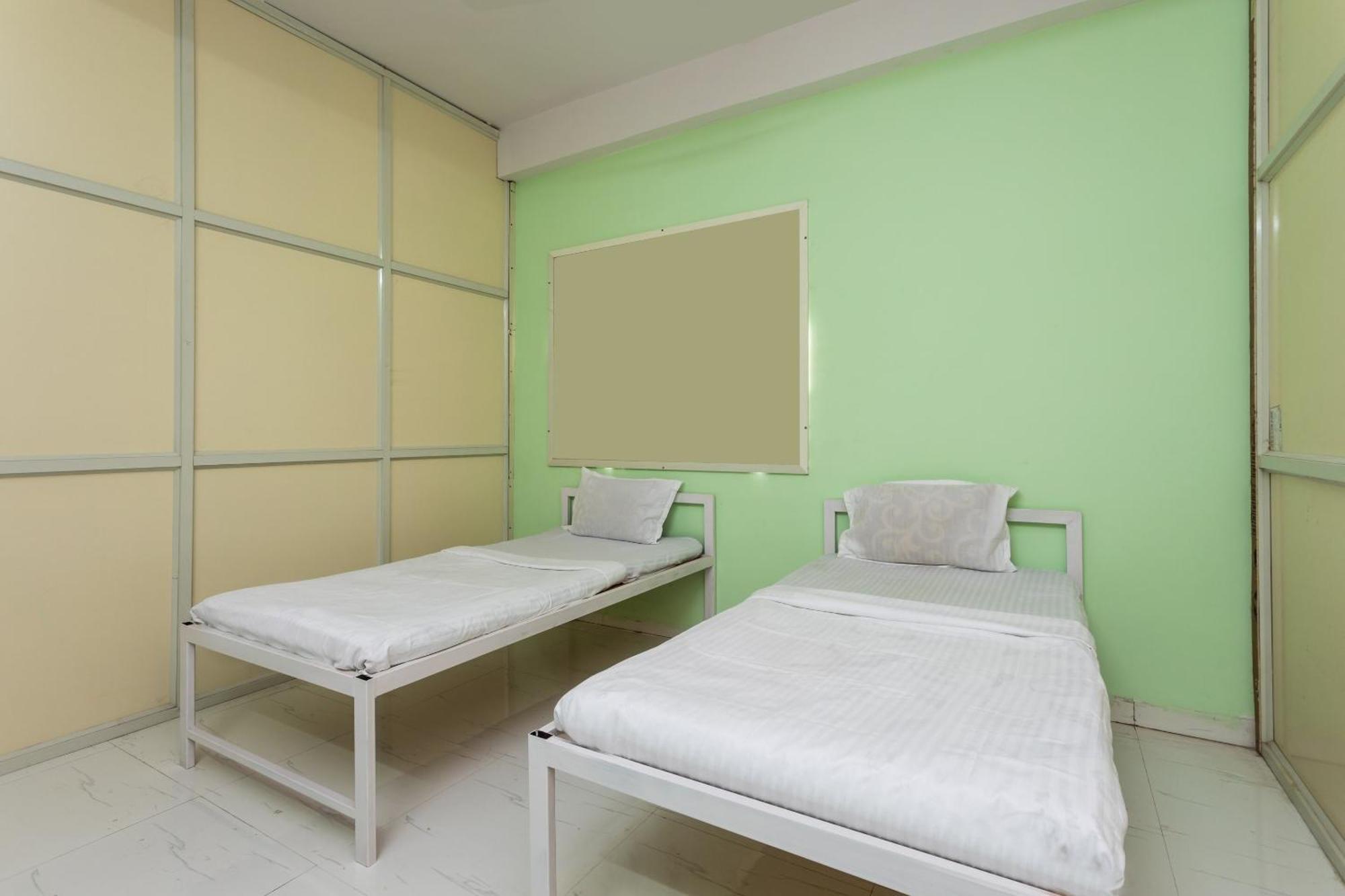 Spot On Hotel Sawera Індаур Екстер'єр фото